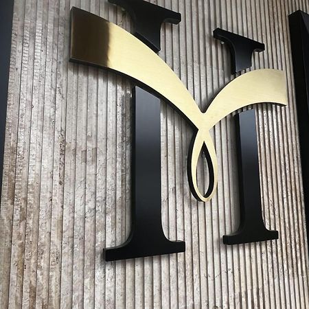 Hotel Majestic Radhimë エクステリア 写真