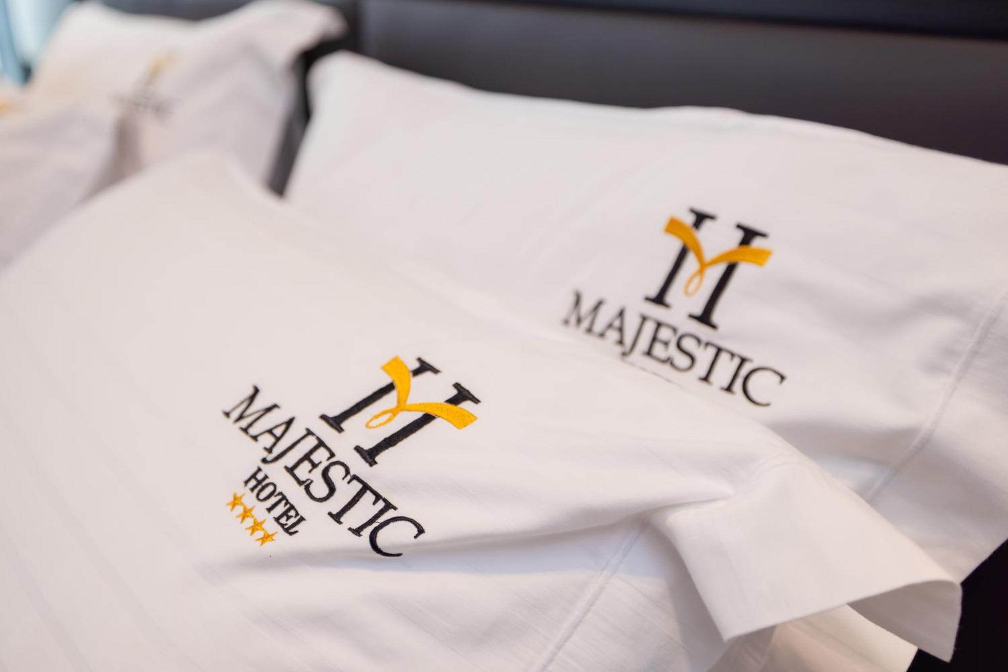 Hotel Majestic Radhimë エクステリア 写真