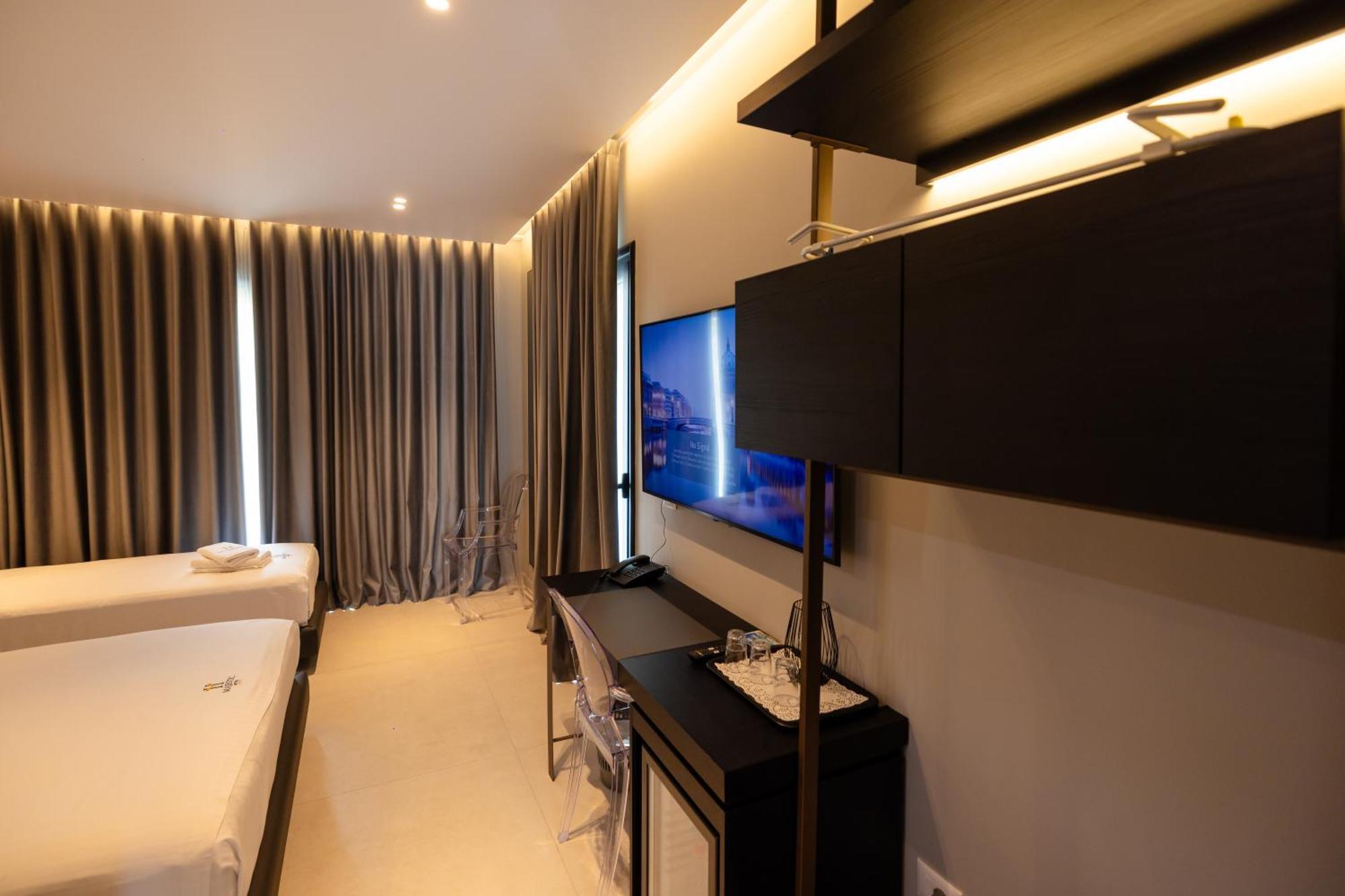 Hotel Majestic Radhimë エクステリア 写真